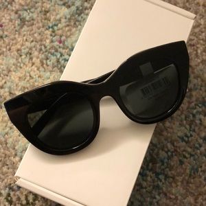 Le Specs Air Heart Sunglasses. NWT.